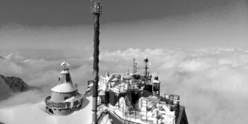 Dünyanın en yüksek gözlemevinin çevresindeki kar, hiç olmadığı kadar erken eridi