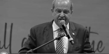 Tatar mezunlara ataerkiden şaşmamalarını tavsiye etti