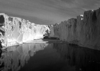 Sıcak sular, dünyanın en büyük buz tabakasına doğru akıyor: Küresel deniz seviyesini tehdit edebilir