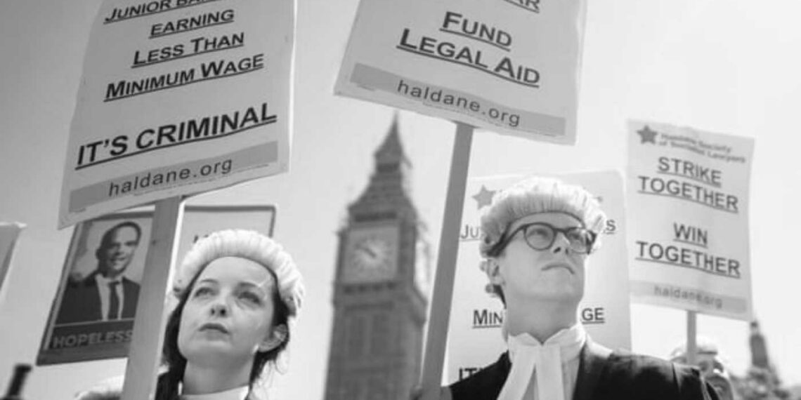 İngiltere ve Galler’de ceza avukatlarından süresiz grev