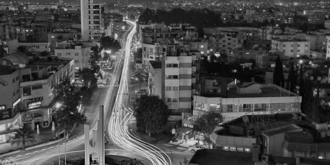 Bizim şehrin siyasilerine bir çift şiirim var | Mehmet Yaşın