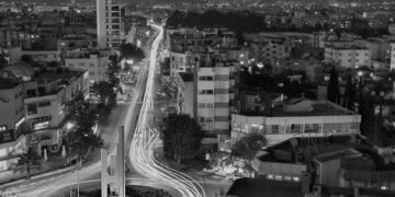 Bizim şehrin siyasilerine bir çift şiirim var | Mehmet Yaşın