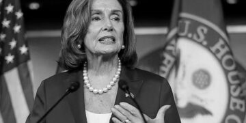 ABD Temsilciler Meclisi Başkanı Pelosi’den Tayvan’a ‘karanlık’ iniş