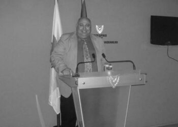 “Walkie talkie” ‘casusluk’ suçlamasına neden oldu, Kıbrıslırum barış aktivisti kuzeyde tutuklandı