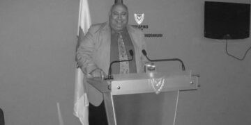 “Walkie talkie” ‘casusluk’ suçlamasına neden oldu, Kıbrıslırum barış aktivisti kuzeyde tutuklandı