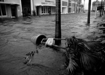 Ian Kasırgası Florida’yı vurdu: 2,5 milyon kişiye elektrik verilemiyor