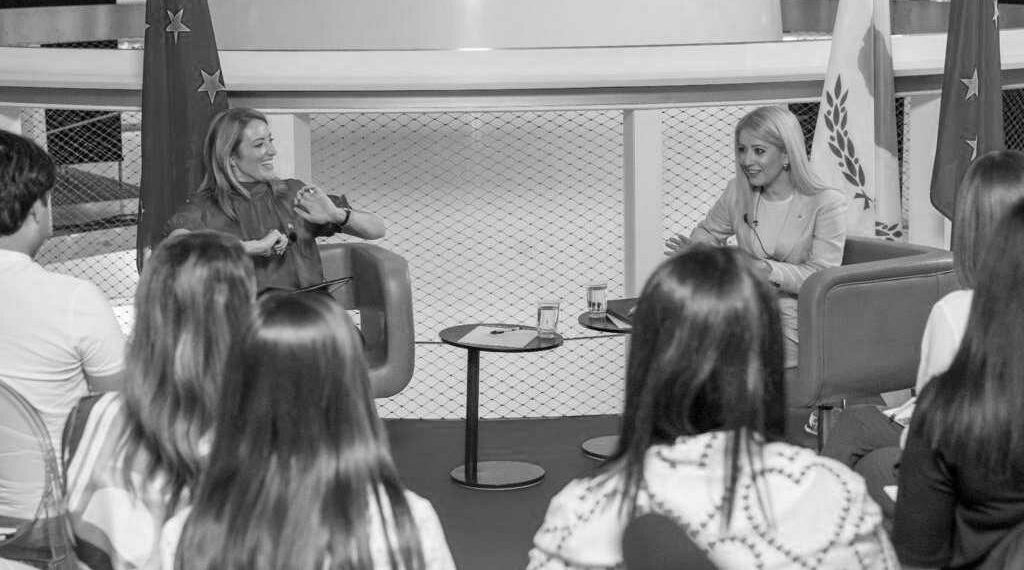 AP Başkanı Metsola’da Kıbrıslı gençlere: “Tarihi yeniden yazamazsınız, ancak düzeltebilirsiniz” | Video