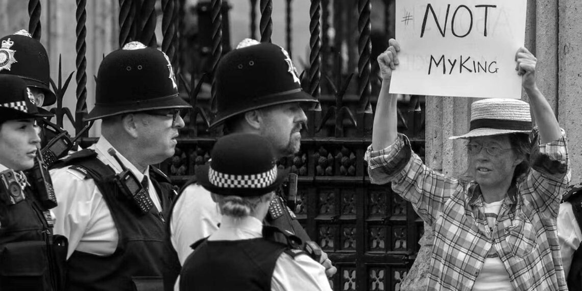 “Monarşi, geleceğinin tartışılmasından korkuyor”