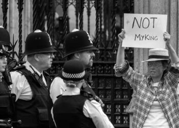 “Monarşi, geleceğinin tartışılmasından korkuyor”