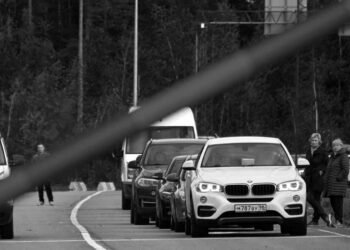 Seferberlik ilanı sonrası Ruslar ülkeden kaçıyor