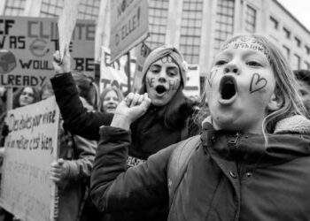 Brüksel’de 25 bin kişi sokaklarda: İklimi değil, sistemi değiştirin