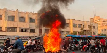 İran’da işçi grevleri yayılıyor, genel grev çağrıları yapılıyor