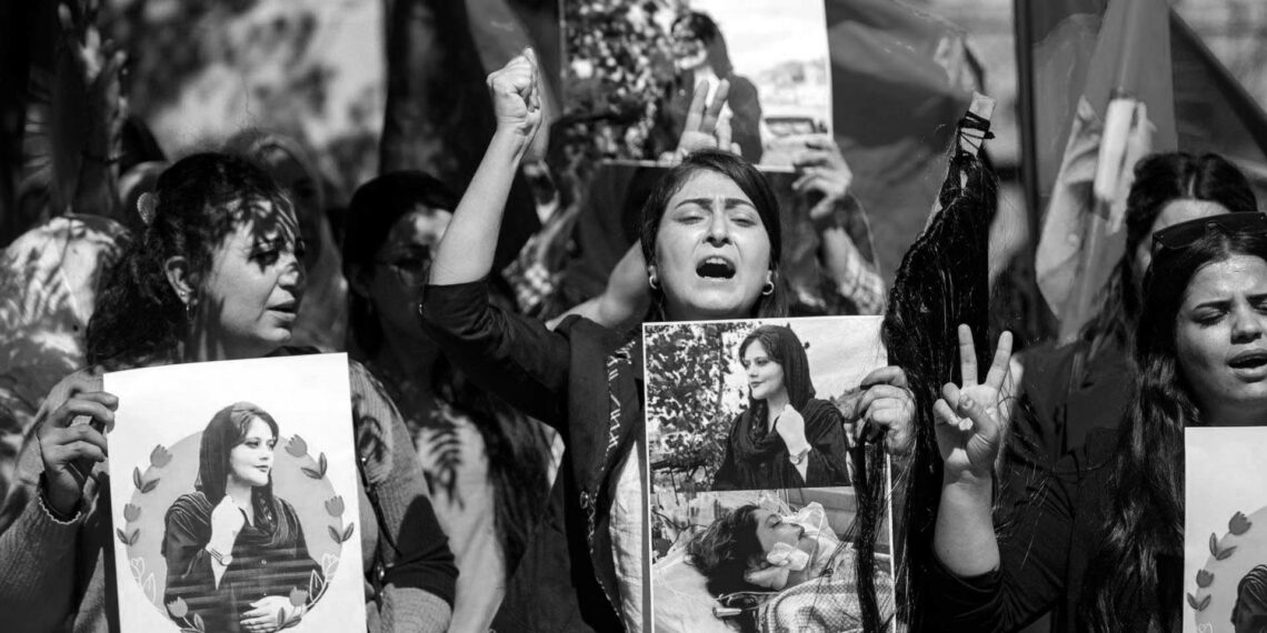 İran’da protestolar sürüyor: 27’si çocuk 215 insan öldürüldü