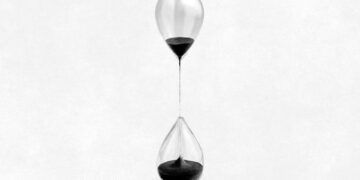 Kim Kıbrıs sorununu çözmek istiyor ki? | Dionysis Dionysiou | Politis [GR-TR]