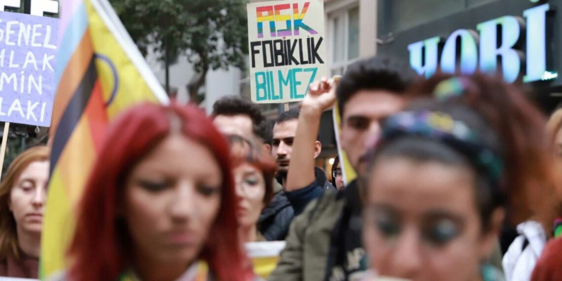 Nefret yürüyüşüne karşı İzmir sokağa çıktı: Vardık, varız, var olacağız!