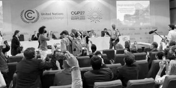 Rusya delegasyonu etkinliği protestolarla bölündü: Savaş suçlususunuz!