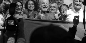 Bolsonaro bavullarını toplarken Bolsonarocular yol kesmeye devam ediyor