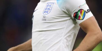 FIFA yaptırımla tehdit etti, takımlar vazgeçti: Katar’da gökkuşağı bandı olmayacak