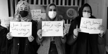 Kadınlar üniversite yasağını protesto etti: “Eğitim, hakkımız”