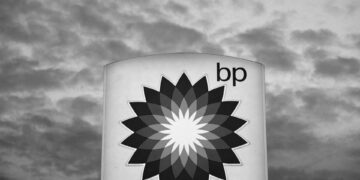 Fosil yakıta milyarlarca dolar yatırım daha