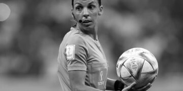 Dünya Kupası’nda ilk kez bir kadın hakem maç yönetti