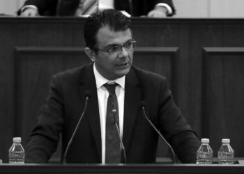 “Kıbrıslıtürk aydınlar neden Türkiye’ye giremiyor?”