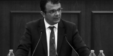 “Kıbrıslıtürk aydınlar neden Türkiye’ye giremiyor?”