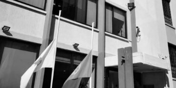 AKEL örgüt binalarında bayrakları yarıya indirdi