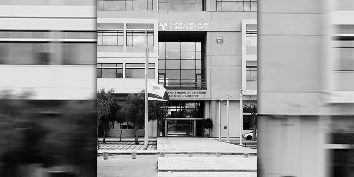 Kıbrıs Üniversitesi bayrakları yarıya indirdi