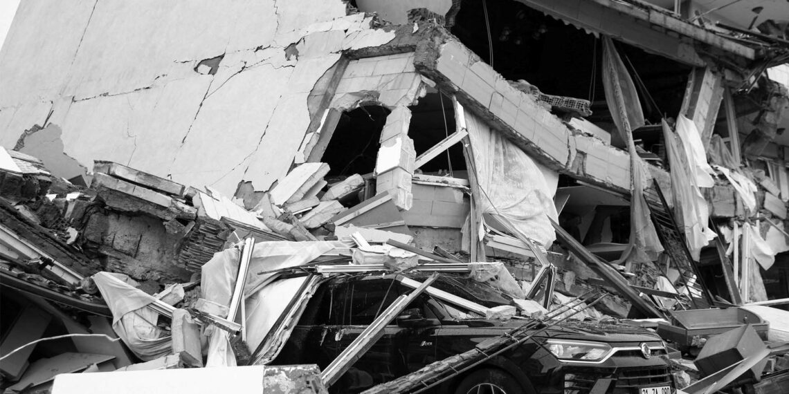 Hatay’da art arda 6,4 ve 5,8’lik depremler: Enkazda kalanlar var