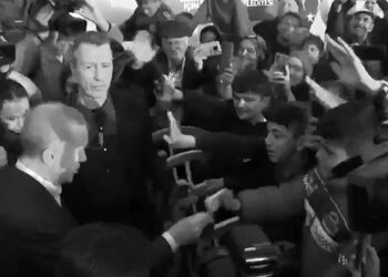 Erdoğan ‘helallik’ istediği Adıyaman’da para dağıtıp el öptürdü