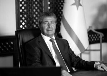 Maaş kesintisine ilişkin kararname ve yasa tasarısı geri çekildi