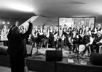Gelecek için şarkılar tarihi bir konserde birlikte söylendi