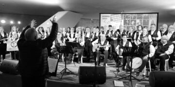 Gelecek için şarkılar tarihi bir konserde birlikte söylendi