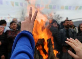Türkiye’de binlerce kişi Newroz’dan haykırdı: “Hükümet istifa”