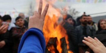 Türkiye’de binlerce kişi Newroz’dan haykırdı: “Hükümet istifa”