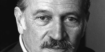 Dilsiz ve Çıplak 🥀 Oktay Rifat