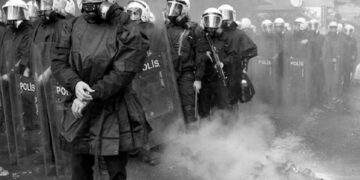 Depremin dördüncü gününde ‘biber gazı’ ihalesi yapıldı