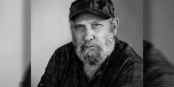 Karanlık zamanlarda bile insanlıkla birlikte nefes almaya ve yaşamaya direndi tiyatro | Yaşar Ersoy