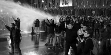 Gürcistan’da halk hükümetin “ajan yasası”na karşı sokakta