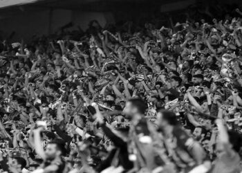 “Diktatörlerin tarihi ile futbol tarihi iç içedir”