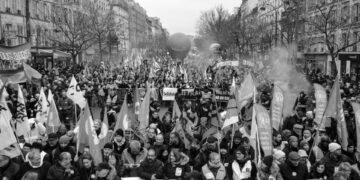 Fransızları sokağa döken emeklilik yasasına Senato onayı: Yeni grevler bekleniyor