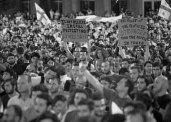 Gürcistan halkı basın özgürlüğü ve sivil toplum için sokaklarda