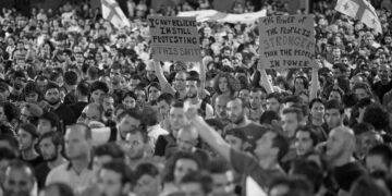 Gürcistan halkı basın özgürlüğü ve sivil toplum için sokaklarda