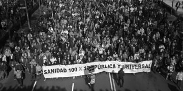 Binlerce İspanyol sağlık çalışanı kesintilere karşı sokağa çıktı