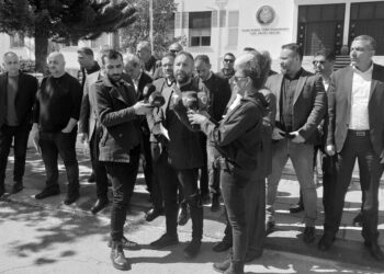 Maaş kesintilerine karşı dilekçeler hazırlandı