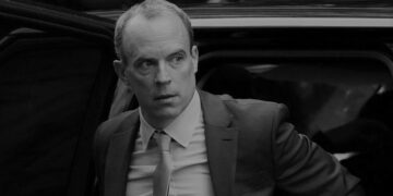 İngiltere Başbakan Yardımcısı istifa etti