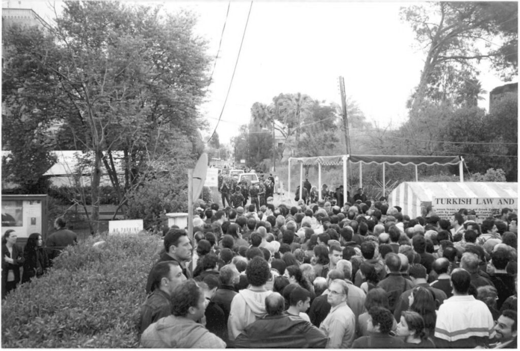 23 Nisan 2003, Lefkoşa Ledra Palas barikatı