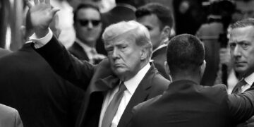 Trump, mahkemeye teslim olarak hakkındaki suçlamaları reddetti