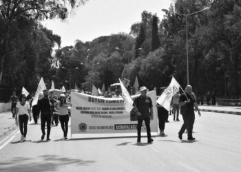 Öğretmenler grevde: Sınavlar yapılmıyor